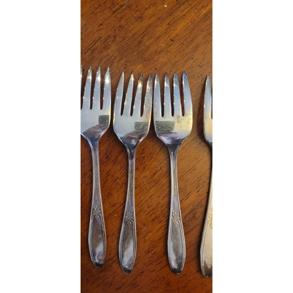 4 VINTAGE International Silver Lady Doris Silverplate Salad Fork 6 in. 1929
